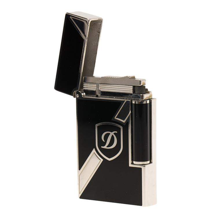 Pre Owned S.T. Dupont Black Lacquer Classic Lighter