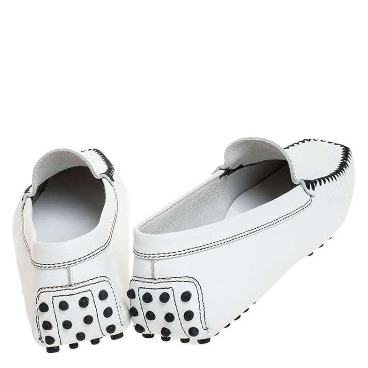 مملوكة مسبقًا Tod's White Leather Slip On Loafers Size 37.5