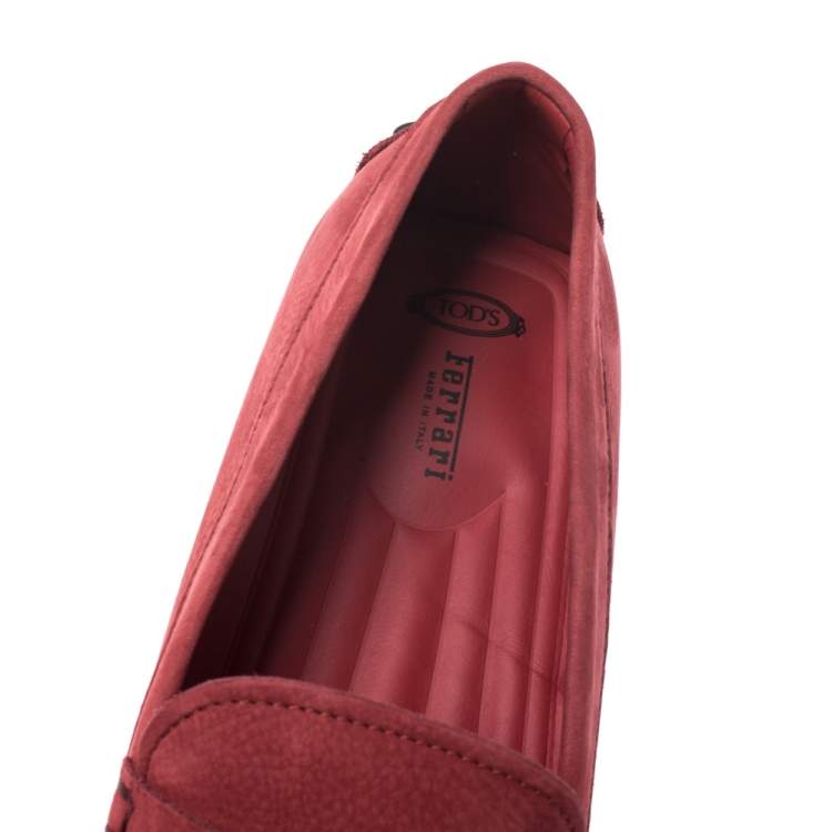 مملوكة مسبقًا Tod's for Ferrari Red Suede Loafers Size 44.5