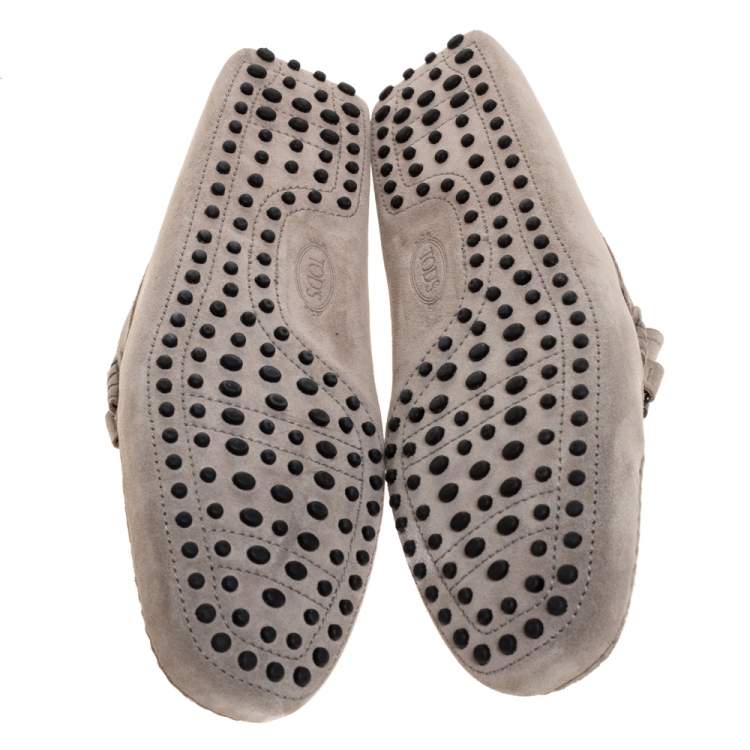 مملوكة مسبقًا Tod's Grey Suede Leather Double T Slip On Loafers Size 44