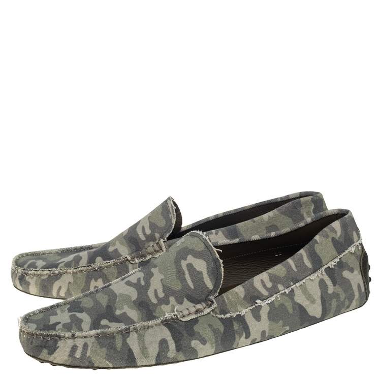 مملوكة مسبقًا Tod's Green Camouflage Canvas and Leather Gommino Slip On Loafers Size 45.5