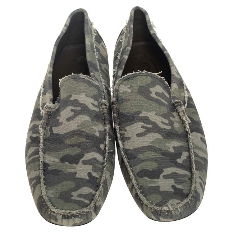 مملوكة مسبقًا Tod's Green Camouflage Canvas and Leather Gommino Slip On Loafers Size 45.5