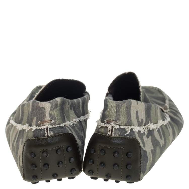 مملوكة مسبقًا Tod's Green Camouflage Canvas and Leather Gommino Slip On Loafers Size 45.5