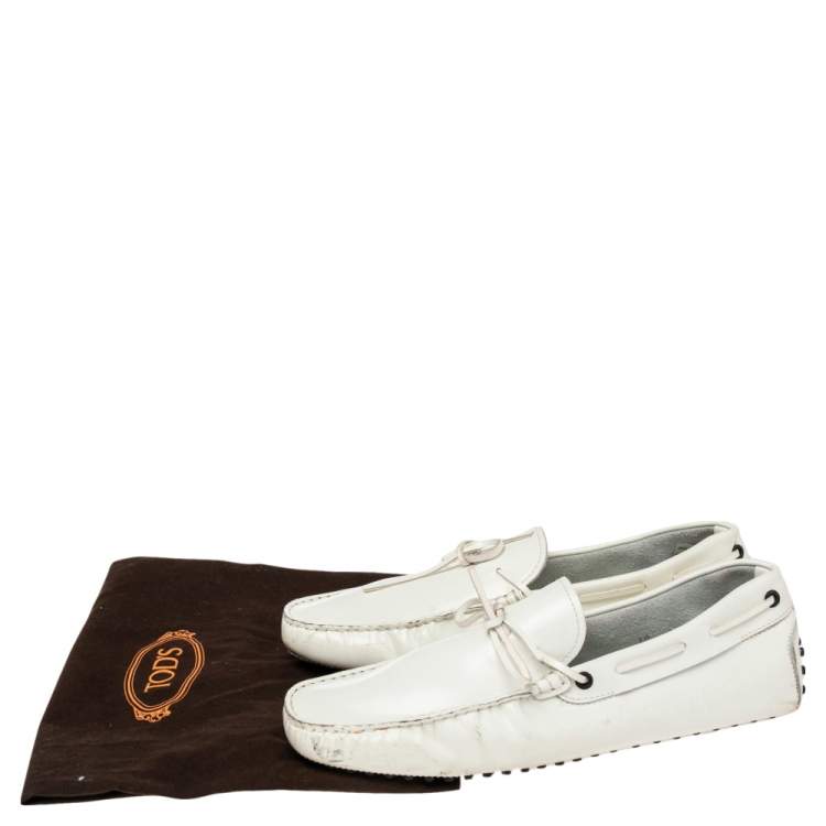مملوكة مسبقًا Tod's White Patent Leather Bow Slip On Loafers Size 44.5