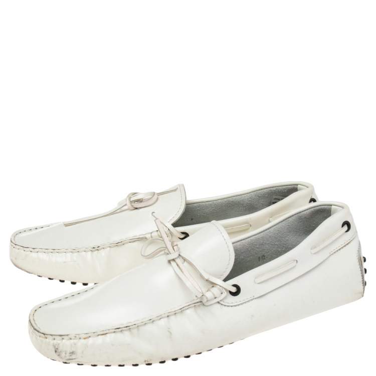 مملوكة مسبقًا Tod's White Patent Leather Bow Slip On Loafers Size 44.5