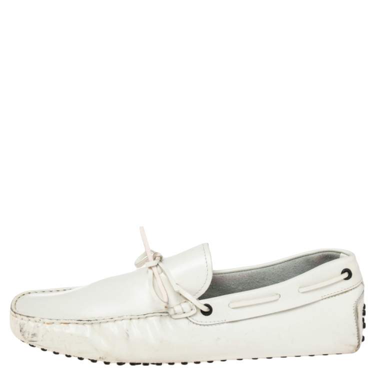 مملوكة مسبقًا Tod's White Patent Leather Bow Slip On Loafers Size 44.5