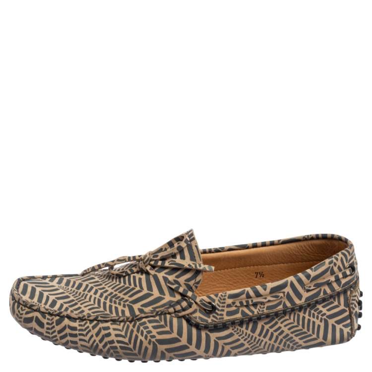 مملوكة مسبقًا Tod's Grey/Beige Printed Leather Bow Slip On Loafers Size 41.5