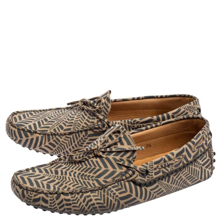 مملوكة مسبقًا Tod's Grey/Beige Printed Leather Bow Slip On Loafers Size 41.5