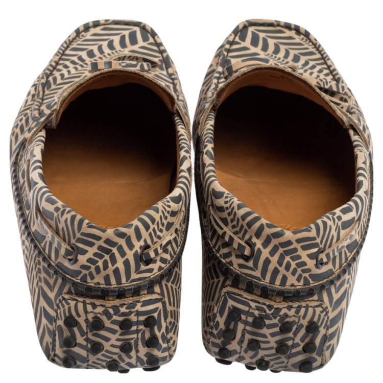 مملوكة مسبقًا Tod's Grey/Beige Printed Leather Bow Slip On Loafers Size 41.5
