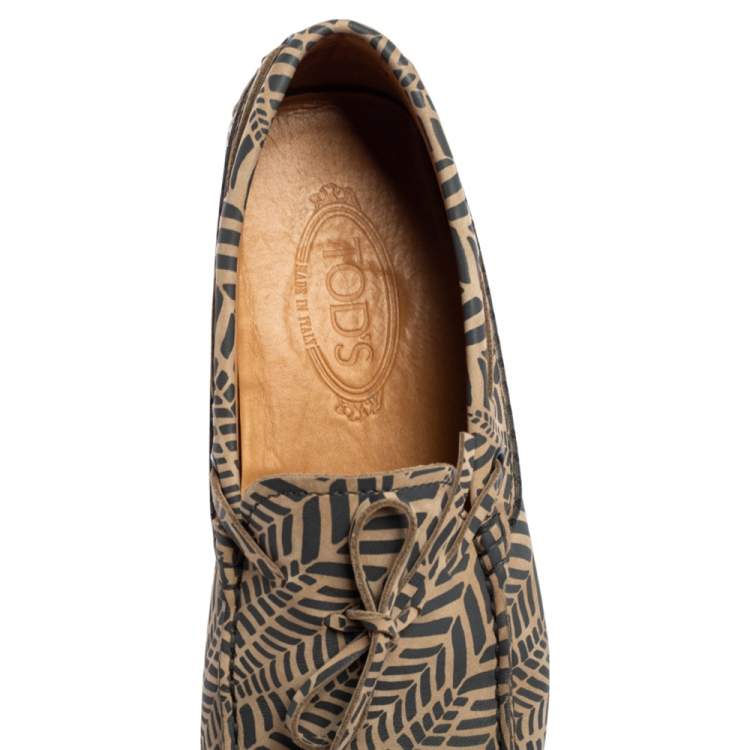 مملوكة مسبقًا Tod's Grey/Beige Printed Leather Bow Slip On Loafers Size 41.5