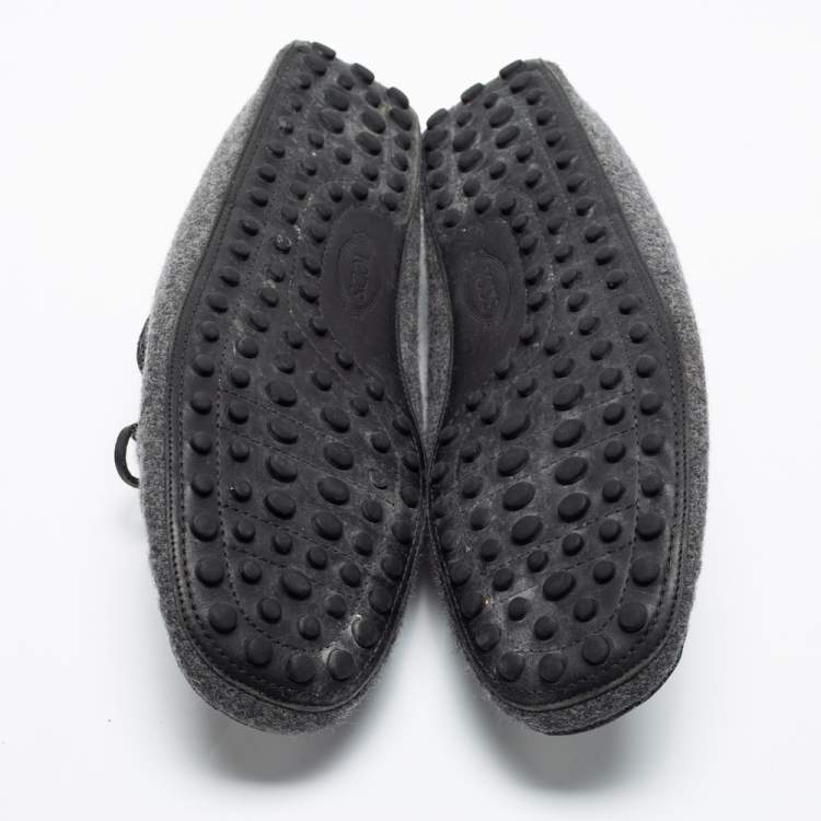 مملوكة مسبقًا Tod's Grey/Black Felt and Leather Gommino Driver Loafers Size 42