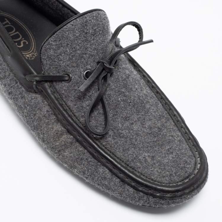 مملوكة مسبقًا Tod's Grey/Black Felt and Leather Gommino Driver Loafers Size 42