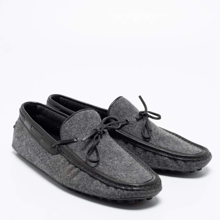 مملوكة مسبقًا Tod's Grey/Black Felt and Leather Gommino Driver Loafers Size 42