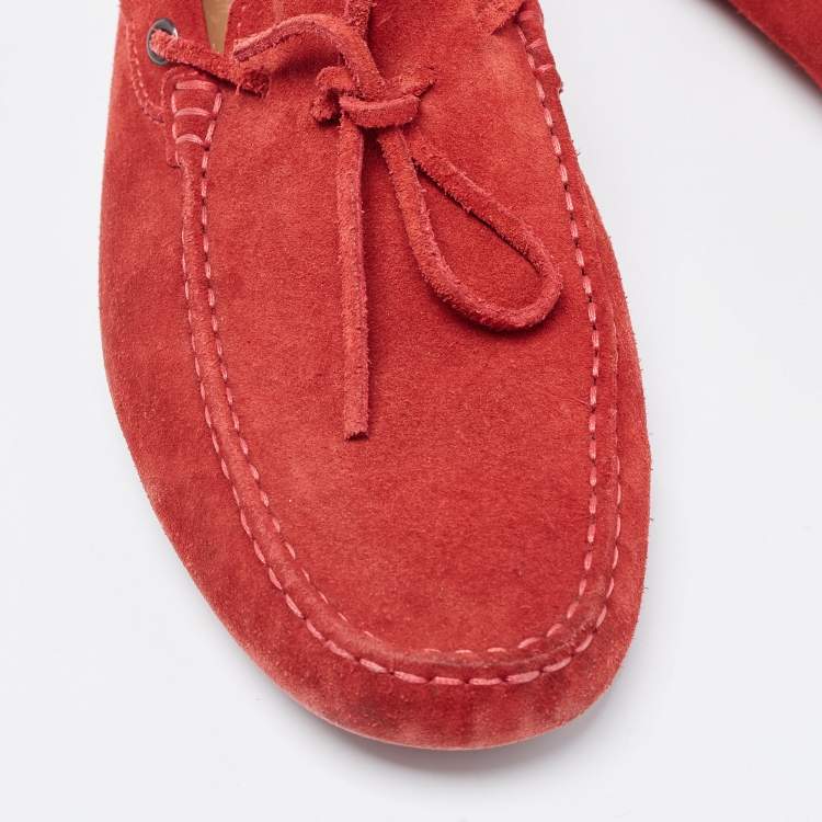 مملوكة مسبقًا Tod's Red Suede Gommino Bow Driving Slip On Loafers Size 43