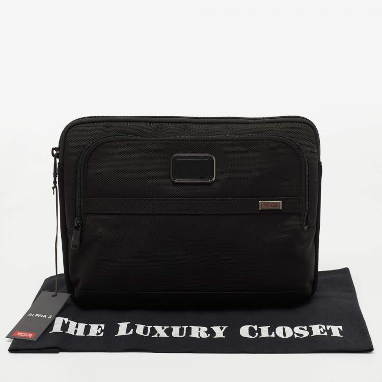 Pre Owned Tumi Black Nylon Medium  Alpha3 Laptop Cover