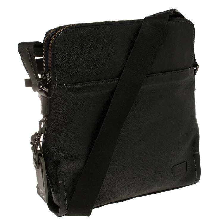 Pre Owned TUMI Black Leather Stratton Crossbody Bag