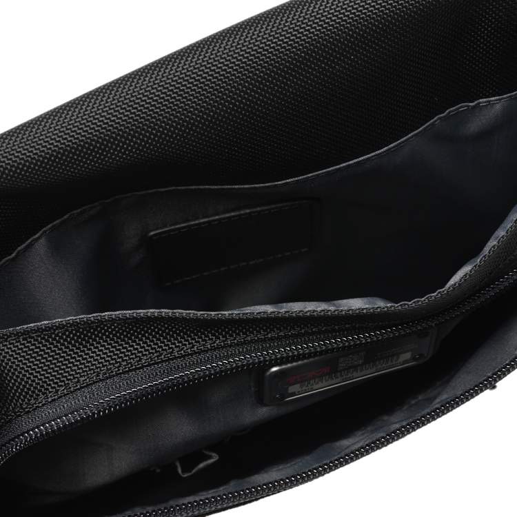 Pre Owned Tumi Black Nylon Small DFO Flap Messenger Bag