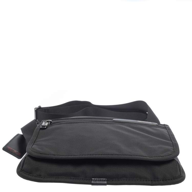 Pre Owned Tumi Black Nylon Small DFO Flap Messenger Bag