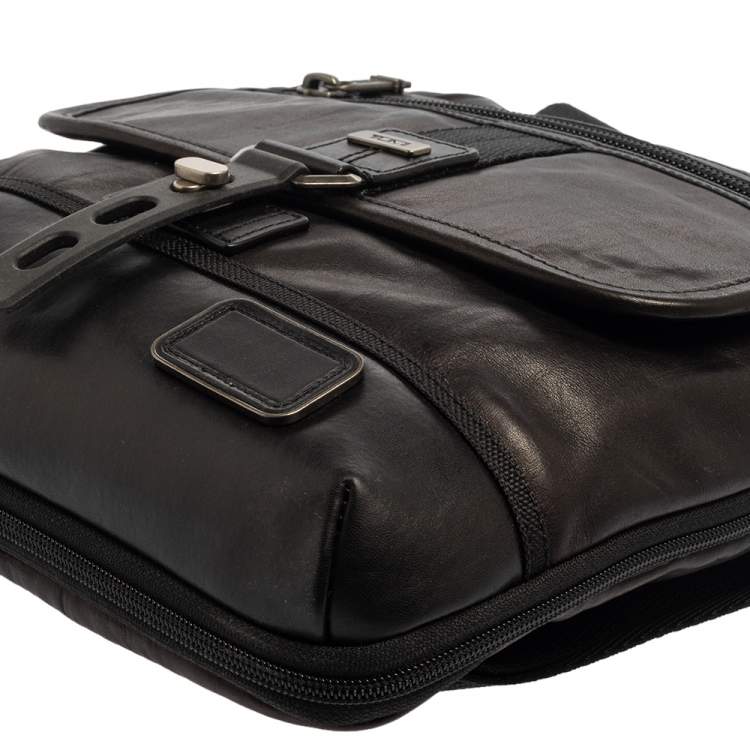 Pre Owned TUMI Black Leather Annapolis Zip Flap Messenger Bag