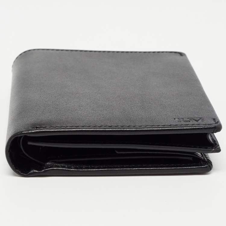 Pre Owned Tumi Black Leather Global Vertical Flip Coin Wallet