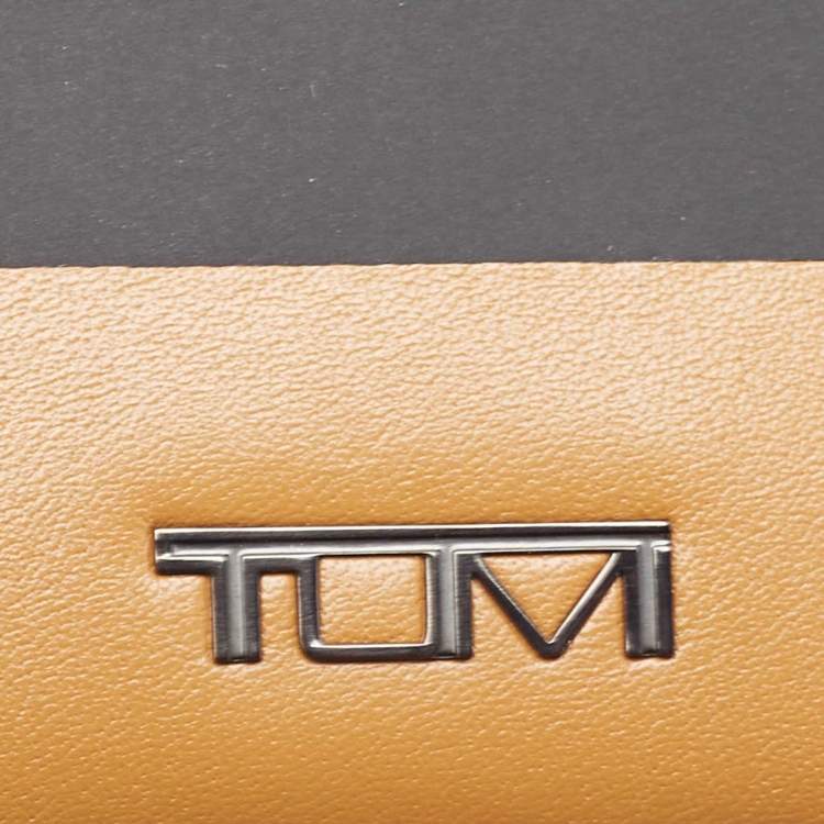 Pre Owned Tumi Black/Brown Leather Logo Card Holder
