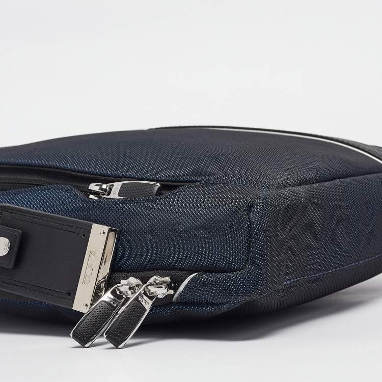 Pre Owned TUMI Blue/Black Nylon and Leather Arrive Olten Messenger Bag 
