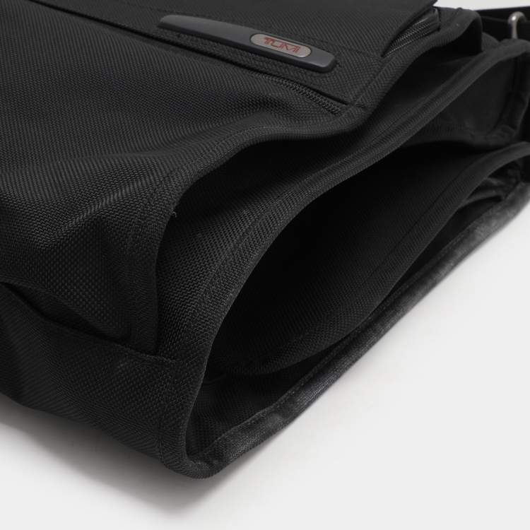 Pre Owned TUMI Black Nylon Tri Fold Garment Luggage Travel Bag