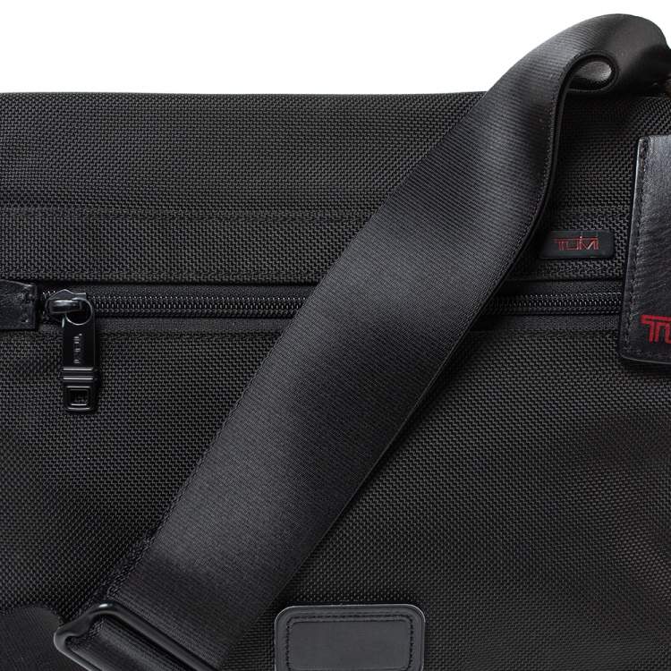 Pre Owned Tumi Black Nylon Messenger Bag