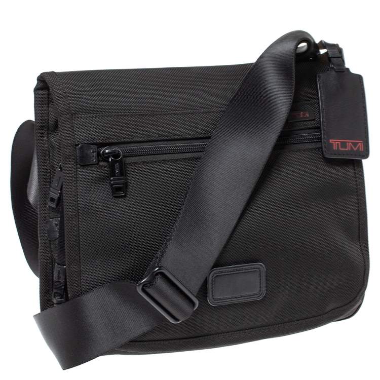 Pre Owned Tumi Black Nylon Messenger Bag