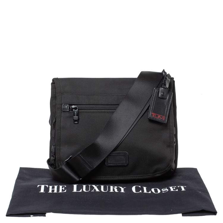 Pre Owned Tumi Black Nylon Messenger Bag