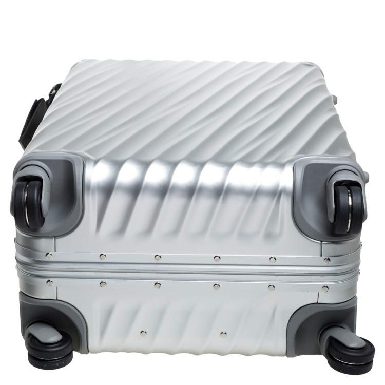 Pre Owned TUMI Silver Aluminum 4 Wheel Short Trip Packing Case 19 Degrees Luggage 65