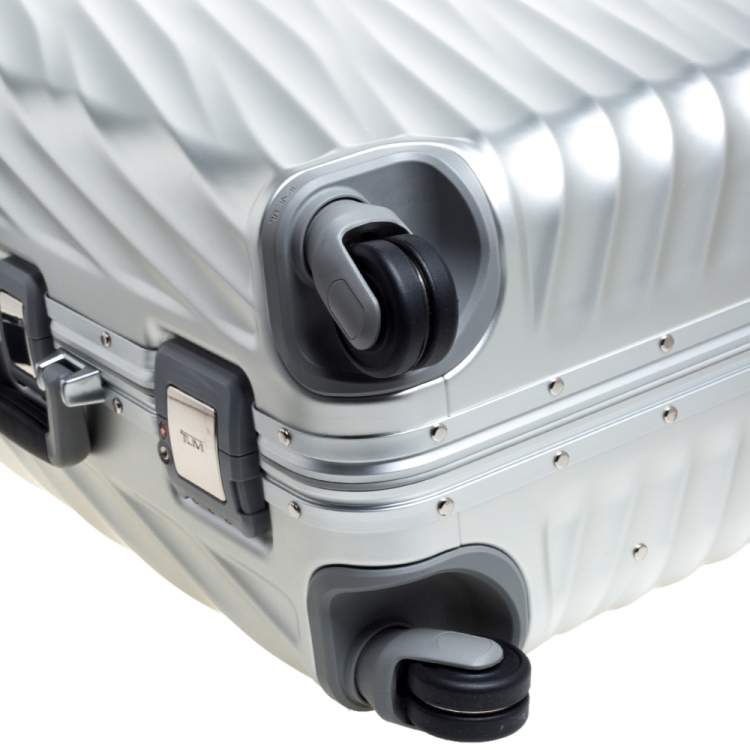 Pre Owned TUMI Silver Aluminum 4 Wheel Short Trip Packing Case 19 Degrees Luggage 65