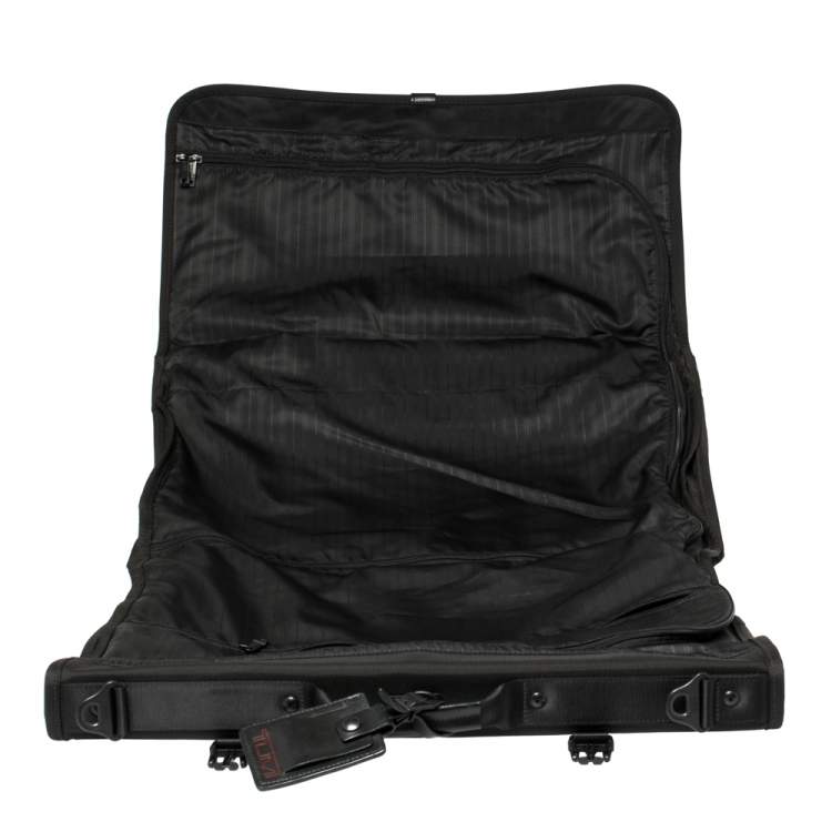 مملوكة مسبقًا TUMI Black Nylon Tri Fold Garment Luggage Travel Bag