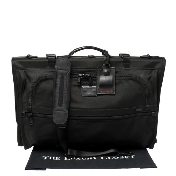 مملوكة مسبقًا TUMI Black Nylon Tri Fold Garment Luggage Travel Bag
