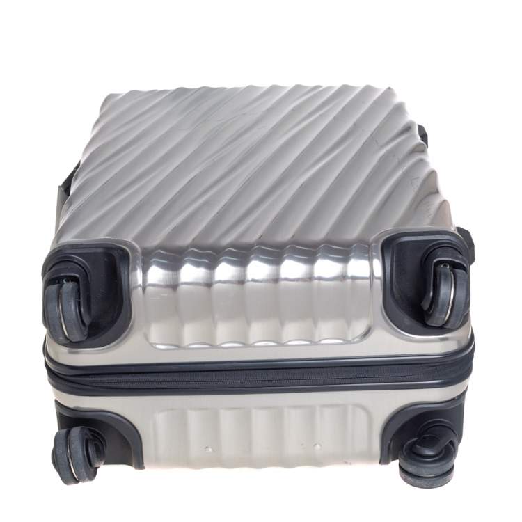 Pre Owned TUMI Sliver Polycarbonate 19 Degree International Carry On Luggage 