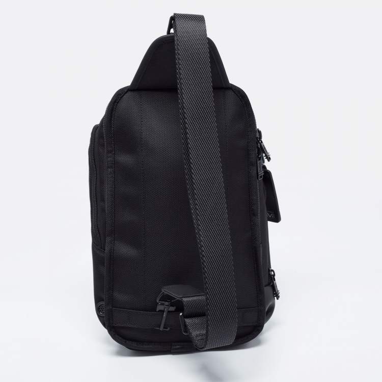 مملوكة مسبقًا TUMI Black Nylon and Leather Alpha Bravo Saratoga Sling Bag