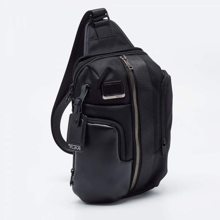 مملوكة مسبقًا TUMI Black Nylon and Leather Alpha Bravo Saratoga Sling Bag
