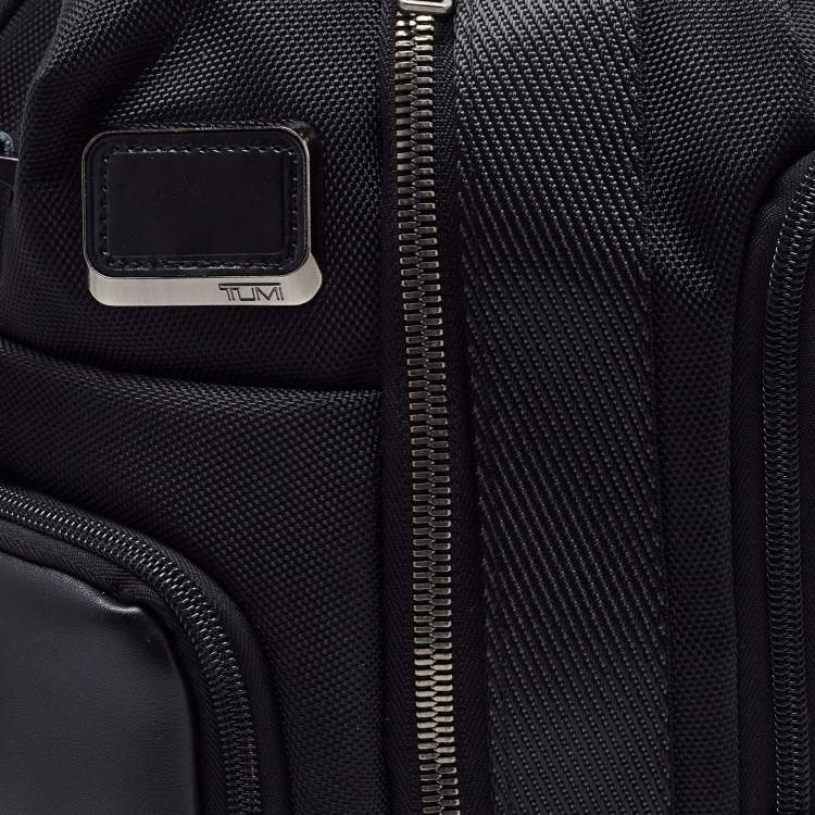 مملوكة مسبقًا TUMI Black Nylon and Leather Alpha Bravo Saratoga Sling Bag