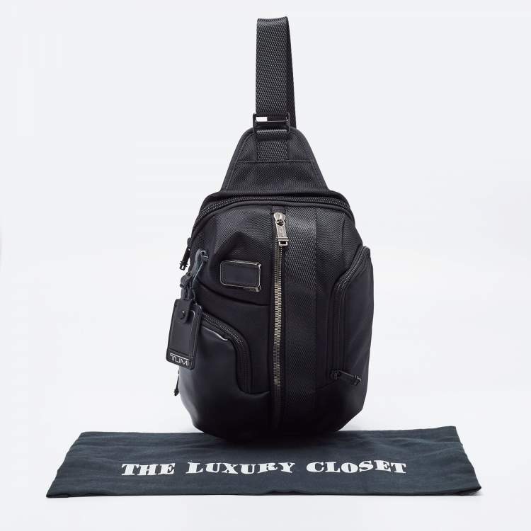 مملوكة مسبقًا TUMI Black Nylon and Leather Alpha Bravo Saratoga Sling Bag