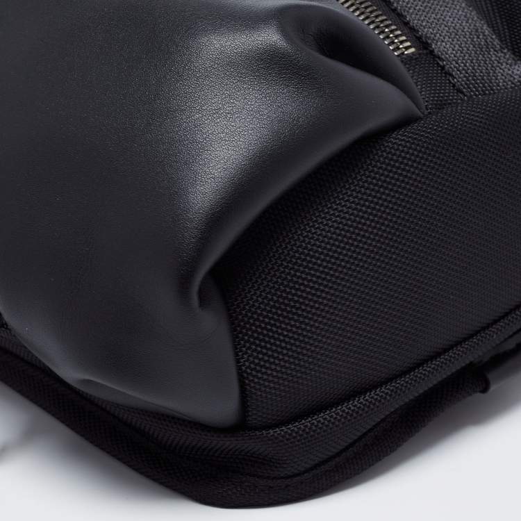 مملوكة مسبقًا TUMI Black Nylon and Leather Alpha Bravo Saratoga Sling Bag