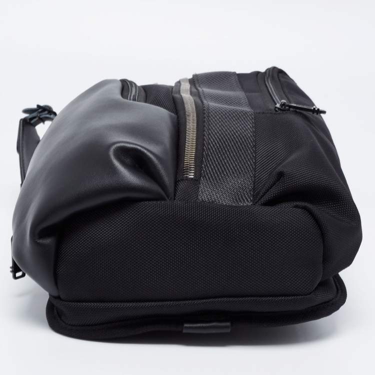 مملوكة مسبقًا TUMI Black Nylon and Leather Alpha Bravo Saratoga Sling Bag