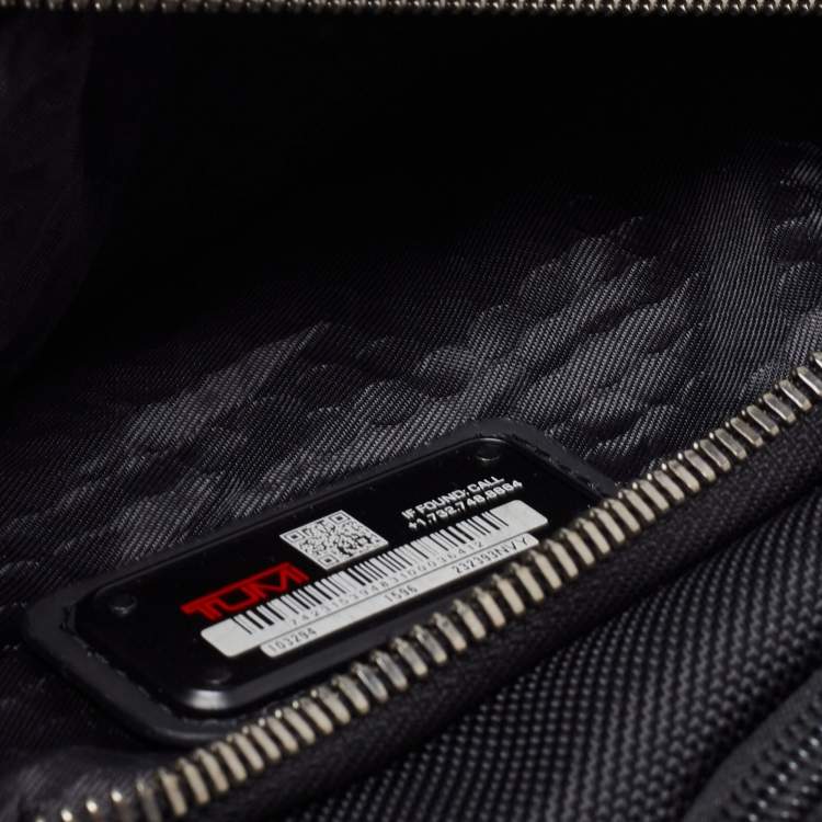 مملوكة مسبقًا TUMI Black Nylon and Leather Alpha Bravo Saratoga Sling Bag