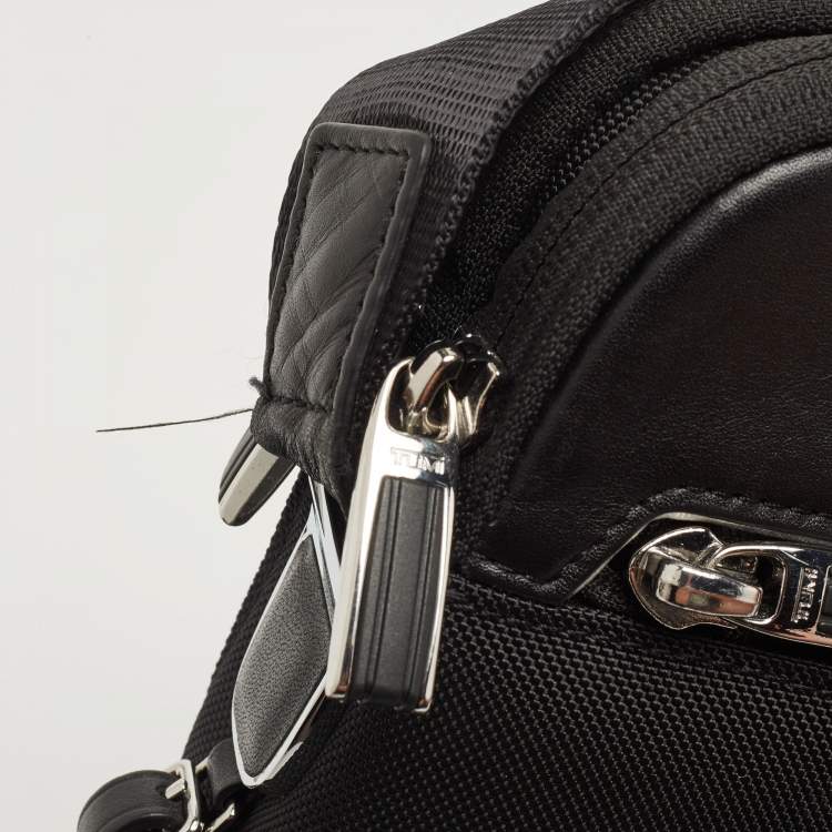 Pre Owned TUMI Black Nylon Arrive Lucas Crossbody Bag