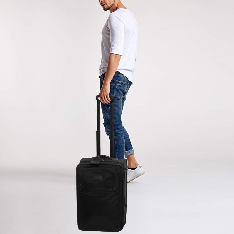 Black tumi outlet suitcase