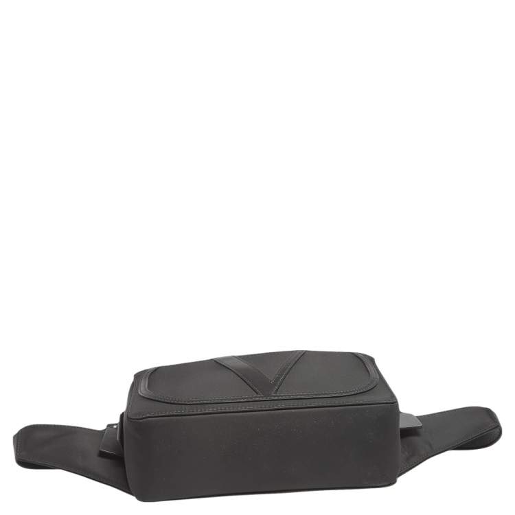 Pre Owned Valentino Black Nylon and leather VLogo Belt Bag