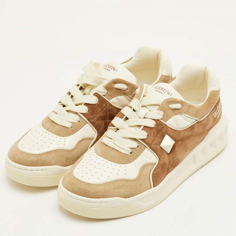 Pre Owned حذاء رياضي فالنتينو ون ستد جلد سويدي وجلد بني فاتح وأبيض منخفض من أعلى مقاس 41.5 حجم كبير جدًا