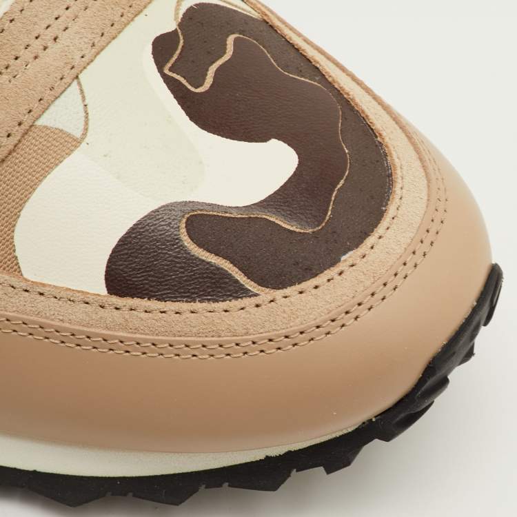 مملوكة مسبقً ا Valentino Rockrunner Size 41.5 Brown/Beige Camouflage Canvas, Leather and Suede Sneakers