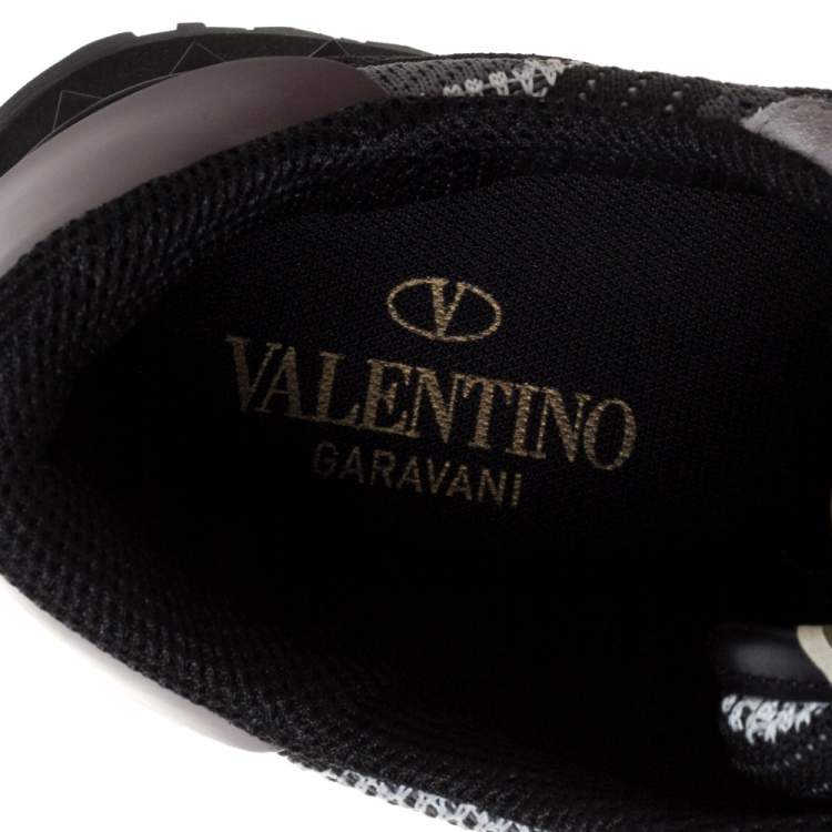 مملوكة مسبقًا Valentino Black/Grey Mesh And Leather Rockrunner Camouflage Rockstud Low Top Sneakers Size 40