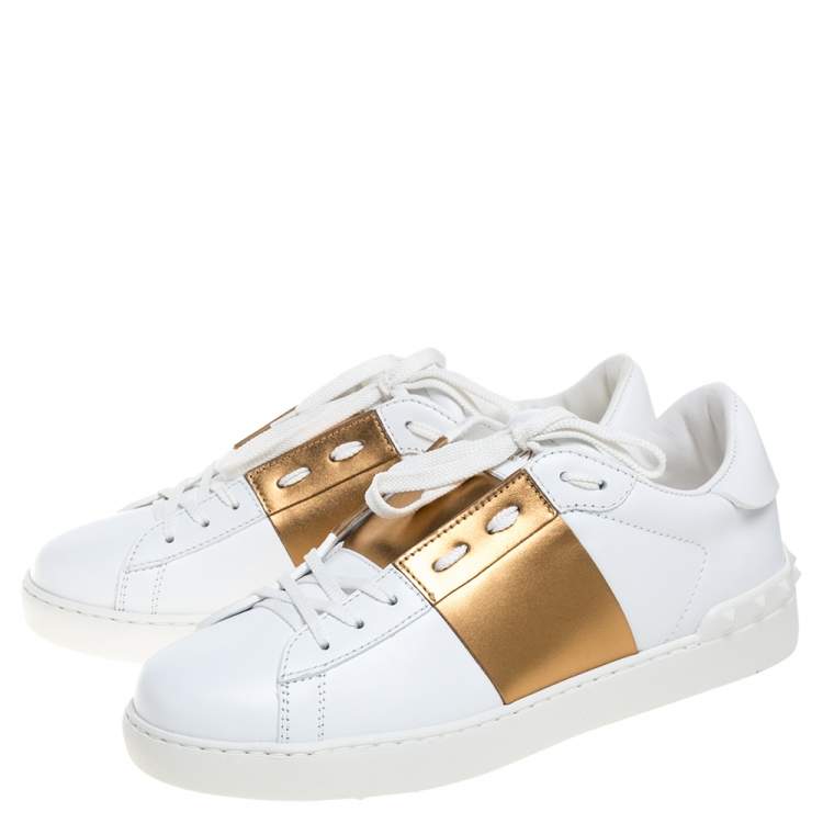 مملوكة مسبقًا Valentino White and Metallic Gold Band Leather Open Low Top Sneakers Size 40