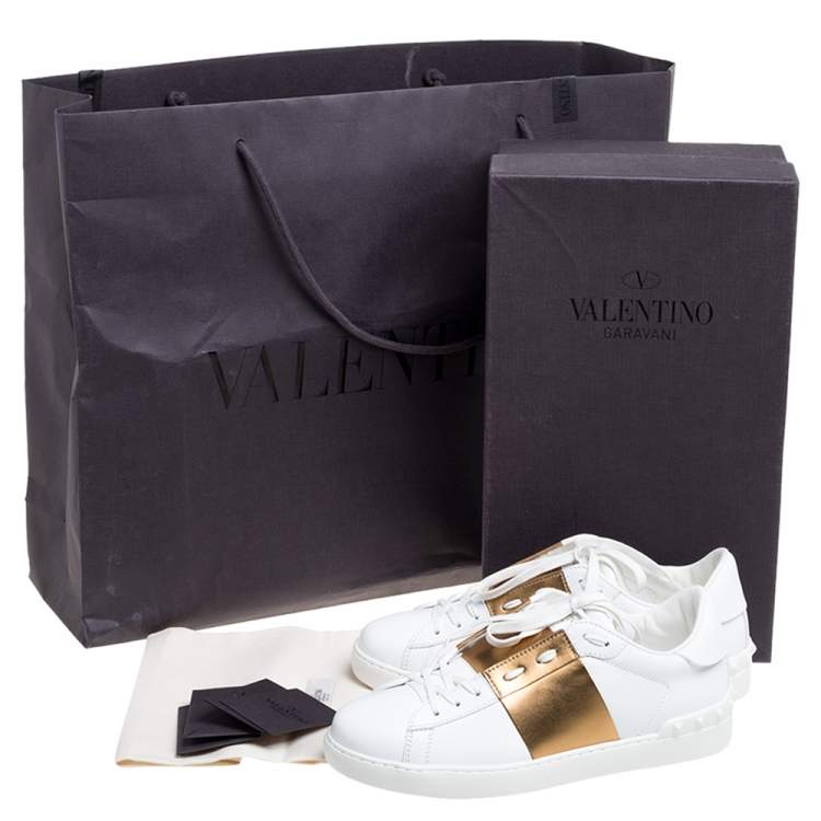 مملوكة مسبقًا Valentino White and Metallic Gold Band Leather Open Low Top Sneakers Size 40